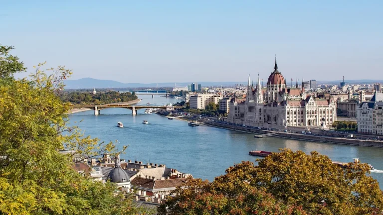 Közös Költség Explained: What Budapest Apartment Maintenance Fees Actually Cover