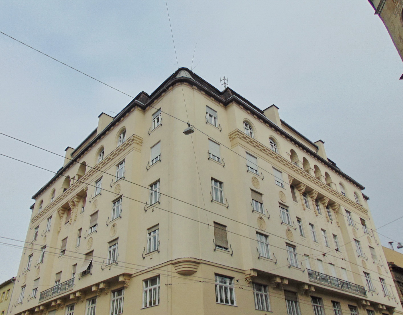 Thimg Building 1 1600x700 – Buy Budapest Apartments