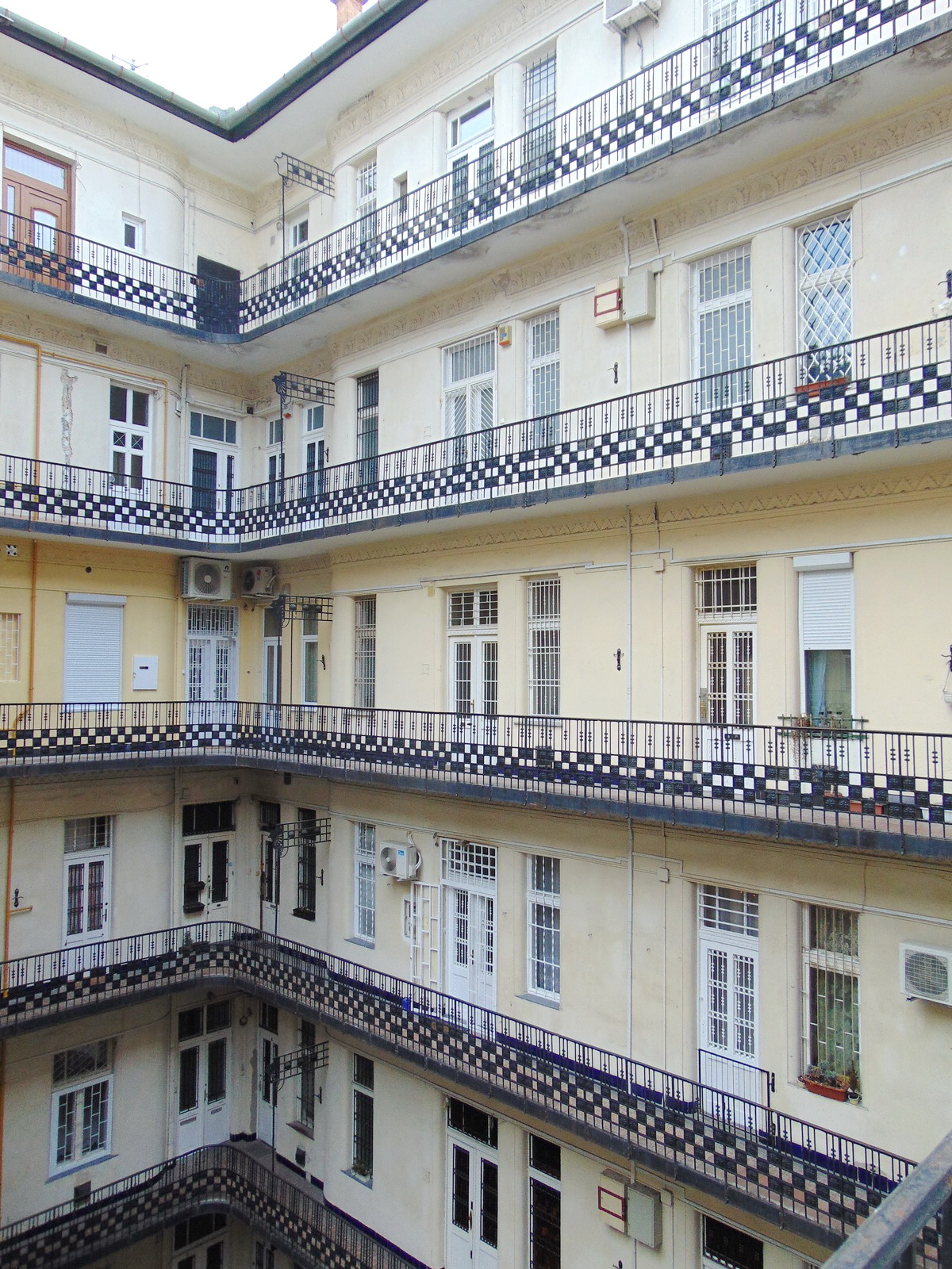 Thimg Building 2 1600x700 – Buy Budapest Apartments