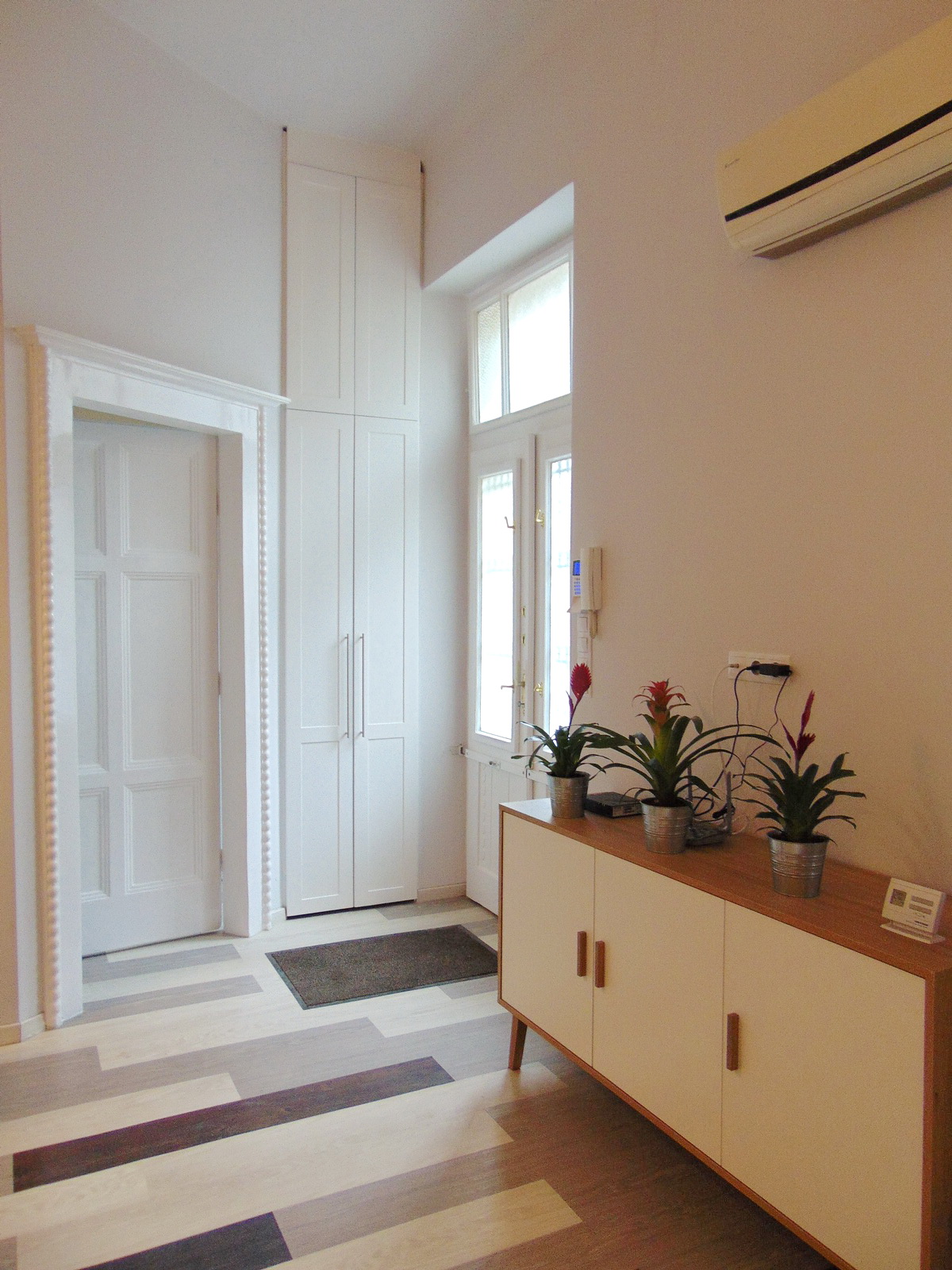 Thimg Lobby 1600x700 – Buy Budapest Apartments