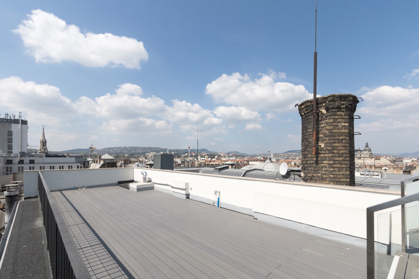 Thimg Kep37 Nagy 1600x700 – Buy Budapest Apartments