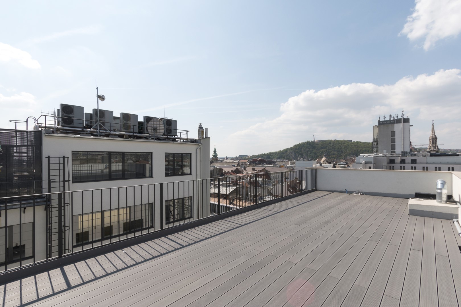 Thimg Kep38 Nagy 1600x700 – Buy Budapest Apartments