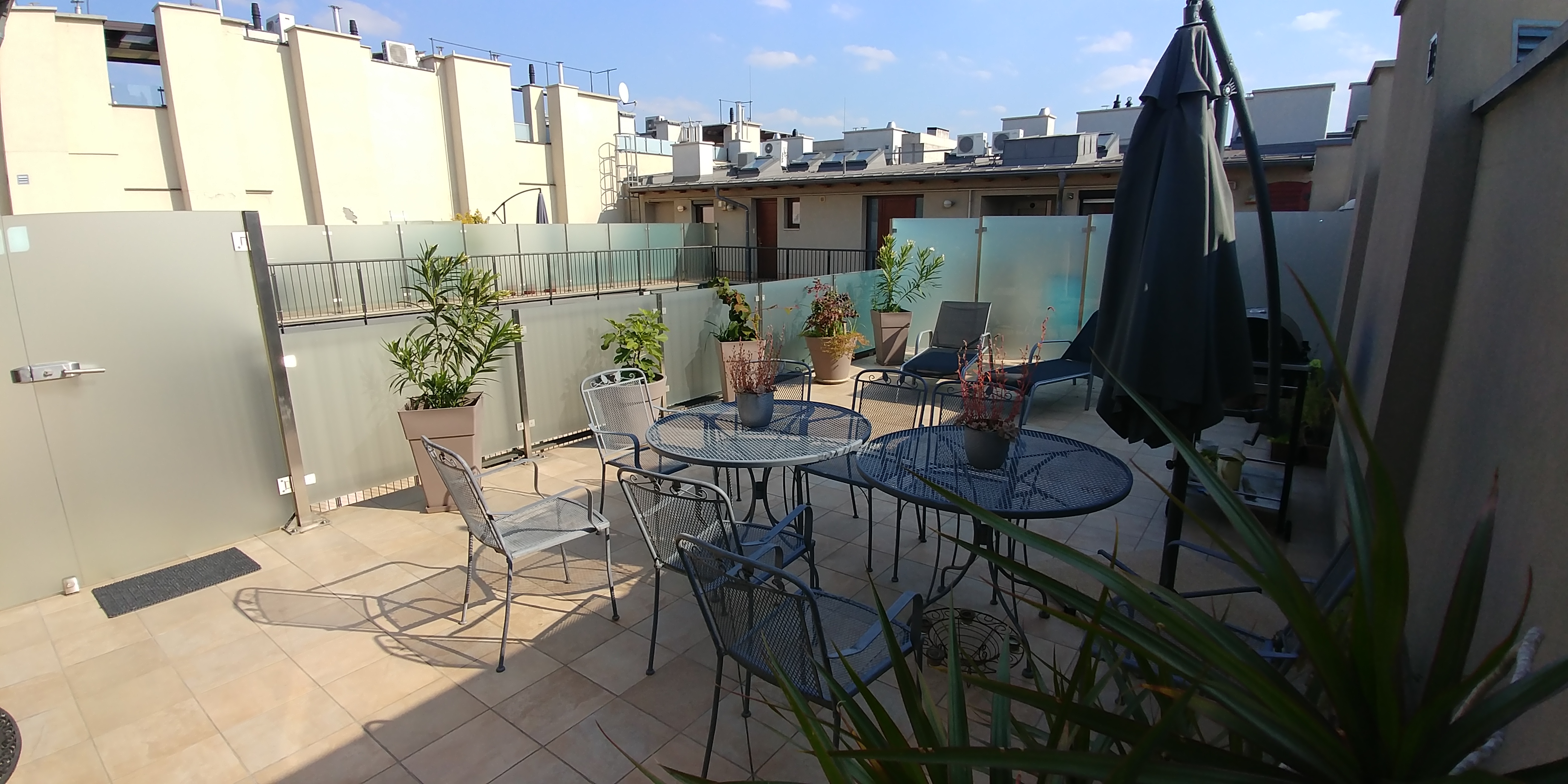 Thimg 4 1600x700 – Buy Budapest Apartments