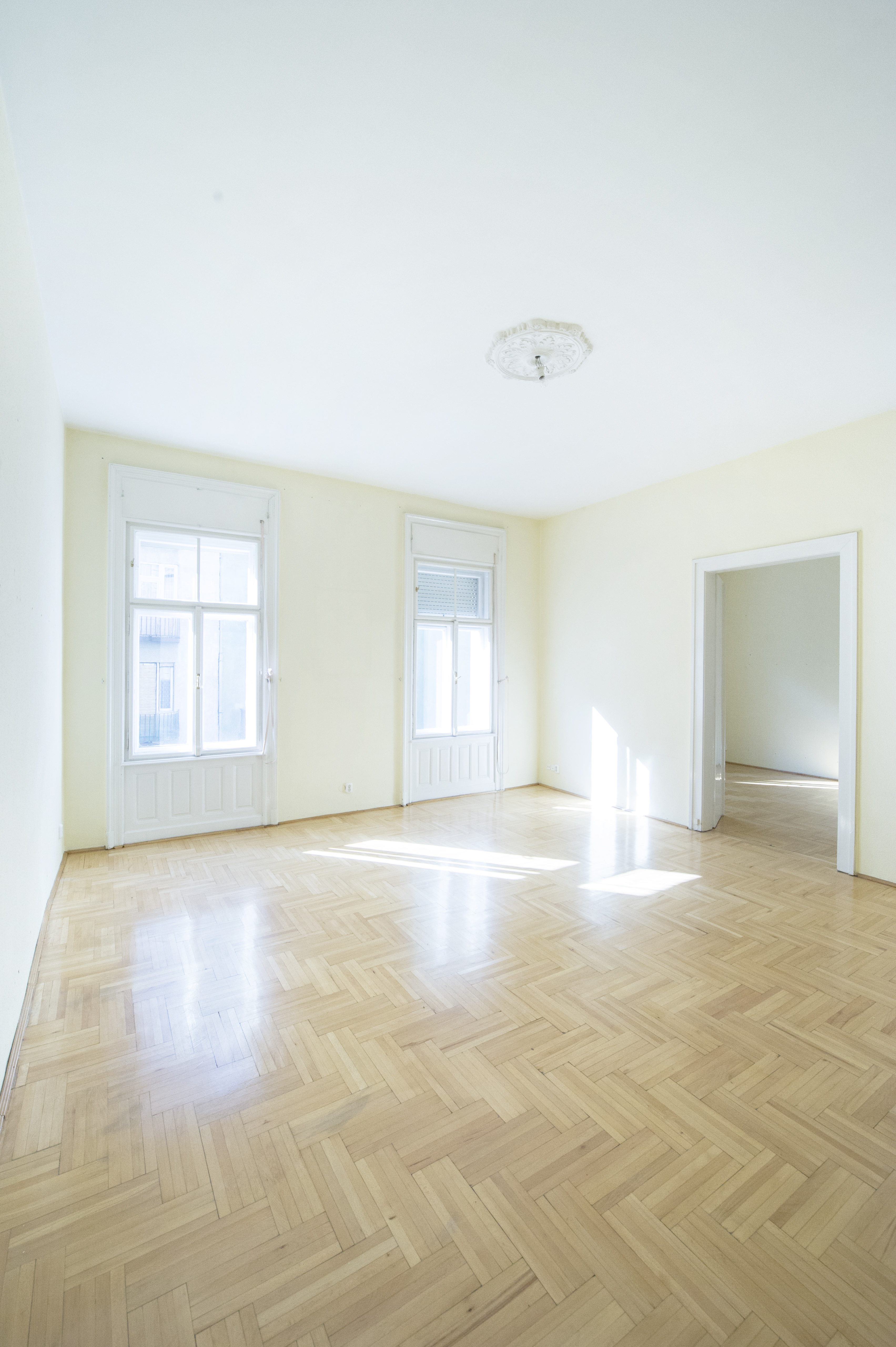 Thimg Nagy Szoba1 1600x700 – Buy Budapest Apartments