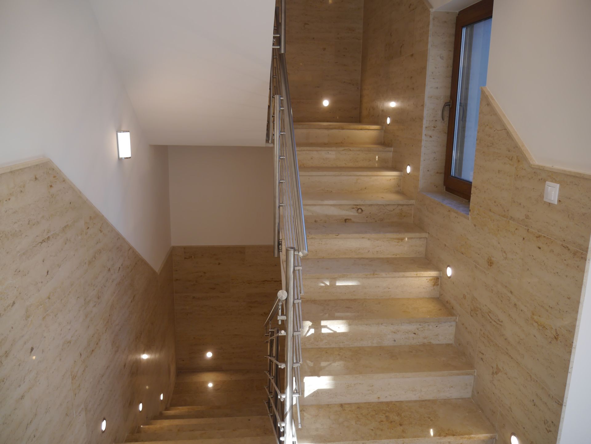 Thimg 2018 Csatlós Lépcső 1600x700 – Buy Budapest Apartments