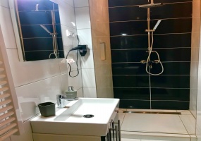 bajnok utca,Budapest,Hungary,1 Bedroom Bedrooms,2 Rooms Rooms,2 BathroomsBathrooms,Apartment,1306