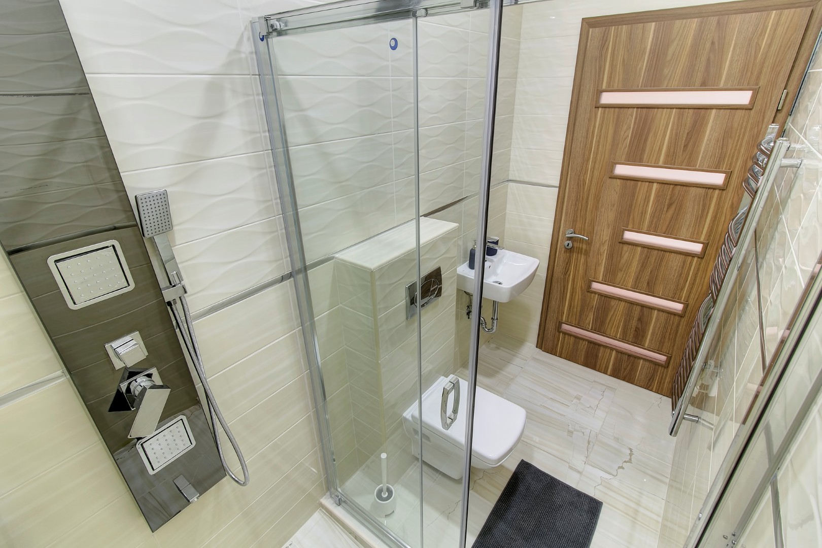 Vaci utca, Hungary, 2 Bedrooms Bedrooms, 1 Room Rooms,2 BathroomsBathrooms,Apartment,For sale,2,1309