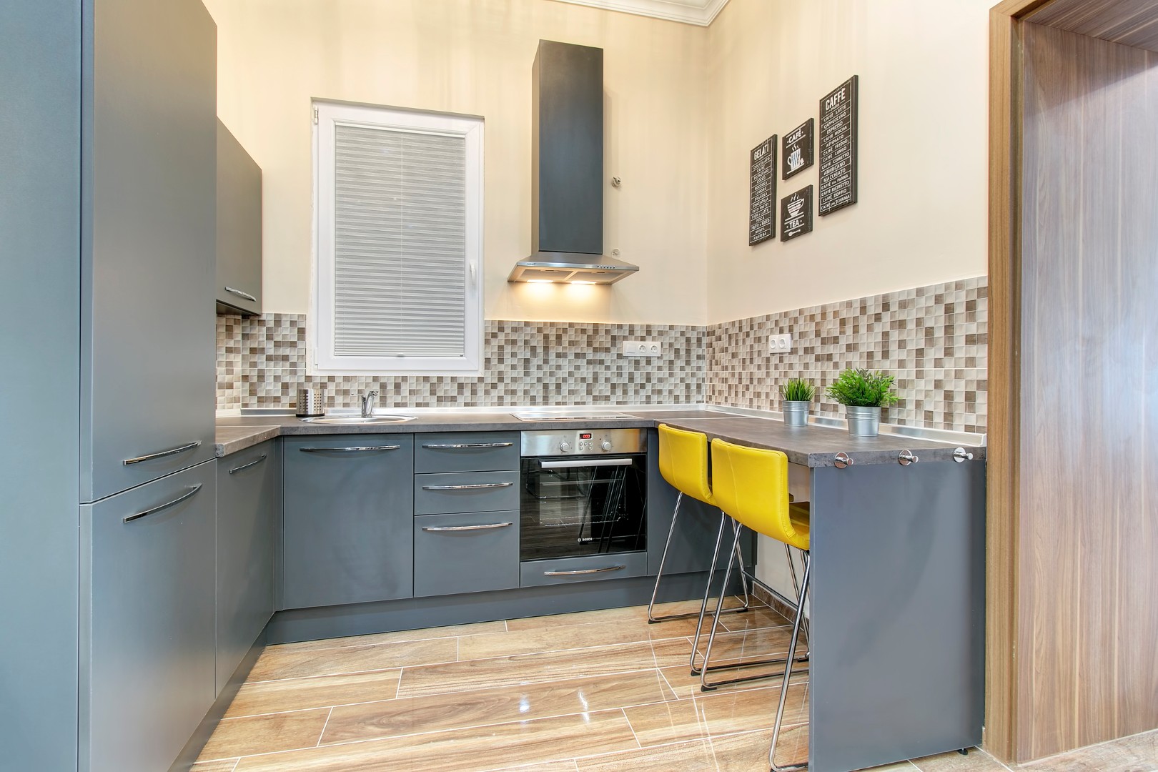 Vaci utca, Hungary, 2 Bedrooms Bedrooms, 1 Room Rooms,2 BathroomsBathrooms,Apartment,For sale,2,1309