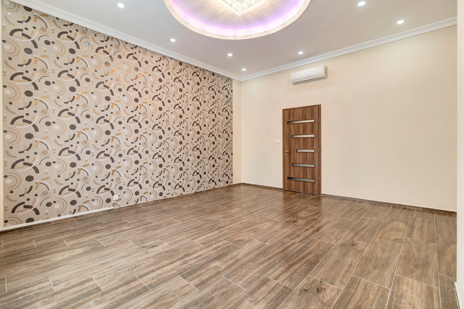 Vaci utca, Hungary, 2 Bedrooms Bedrooms, 1 Room Rooms,2 BathroomsBathrooms,Apartment,For sale,2,1309