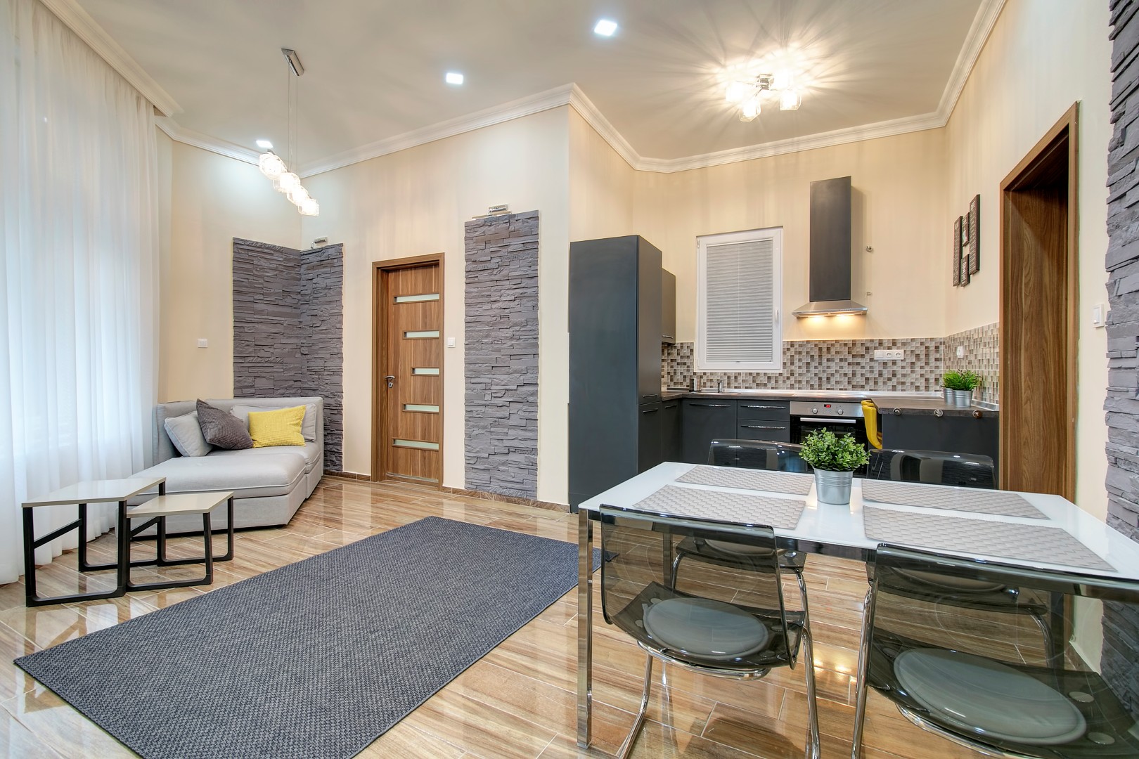 Vaci utca, Hungary, 2 Bedrooms Bedrooms, 1 Room Rooms,2 BathroomsBathrooms,Apartment,For sale,2,1309