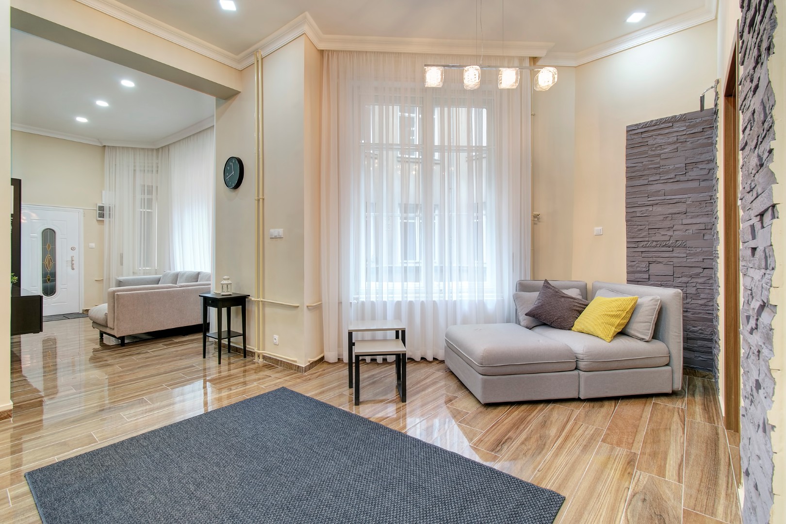 Vaci utca, Hungary, 2 Bedrooms Bedrooms, 1 Room Rooms,2 BathroomsBathrooms,Apartment,For sale,2,1309