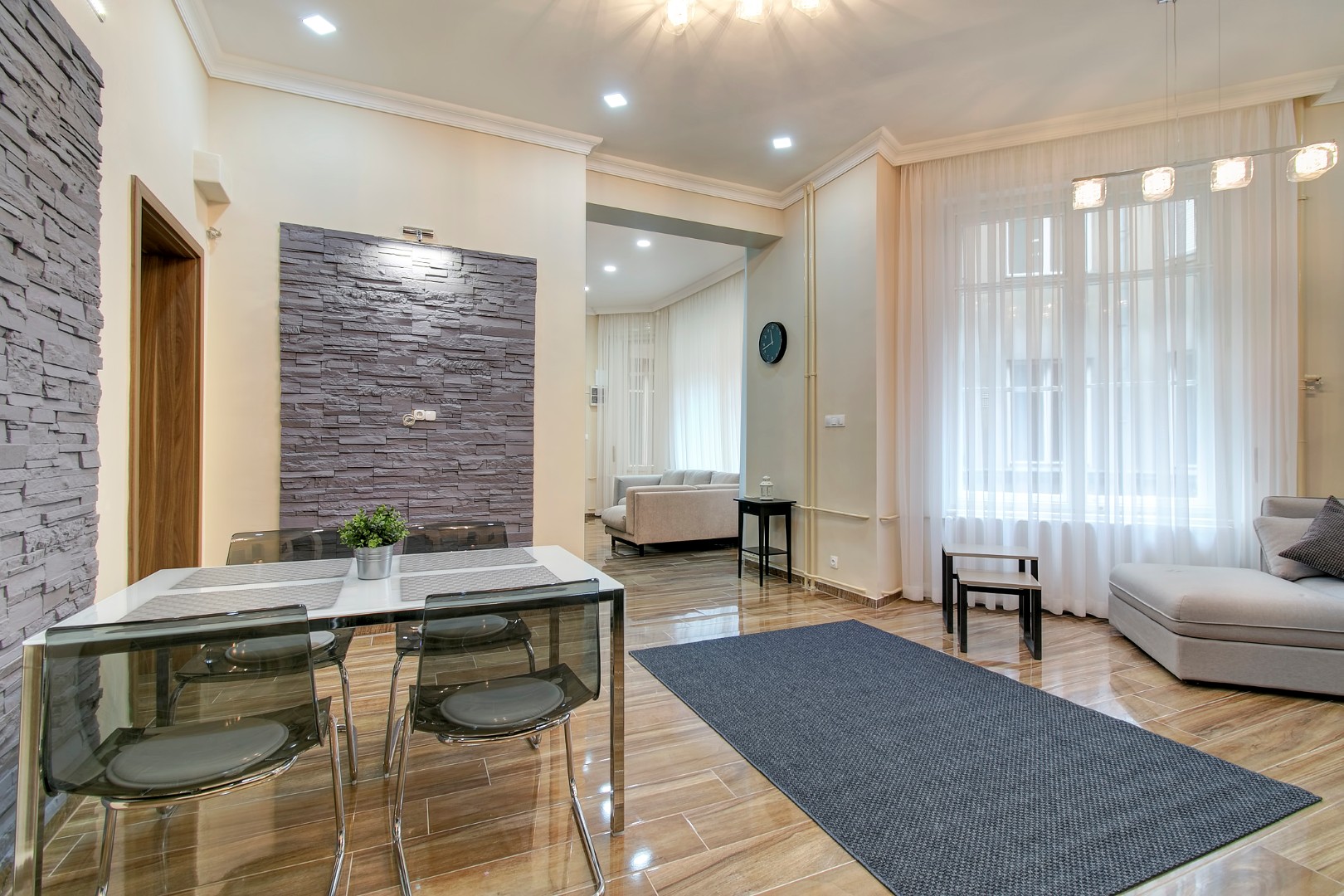Vaci utca, Hungary, 2 Bedrooms Bedrooms, 1 Room Rooms,2 BathroomsBathrooms,Apartment,For sale,2,1309