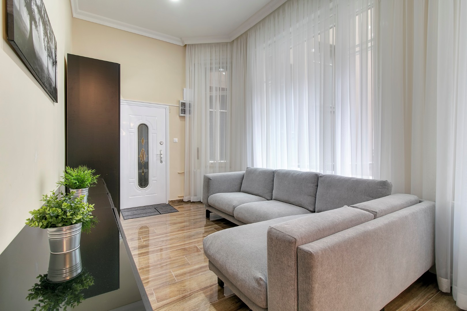 Vaci utca, Hungary, 2 Bedrooms Bedrooms, 1 Room Rooms,2 BathroomsBathrooms,Apartment,For sale,2,1309