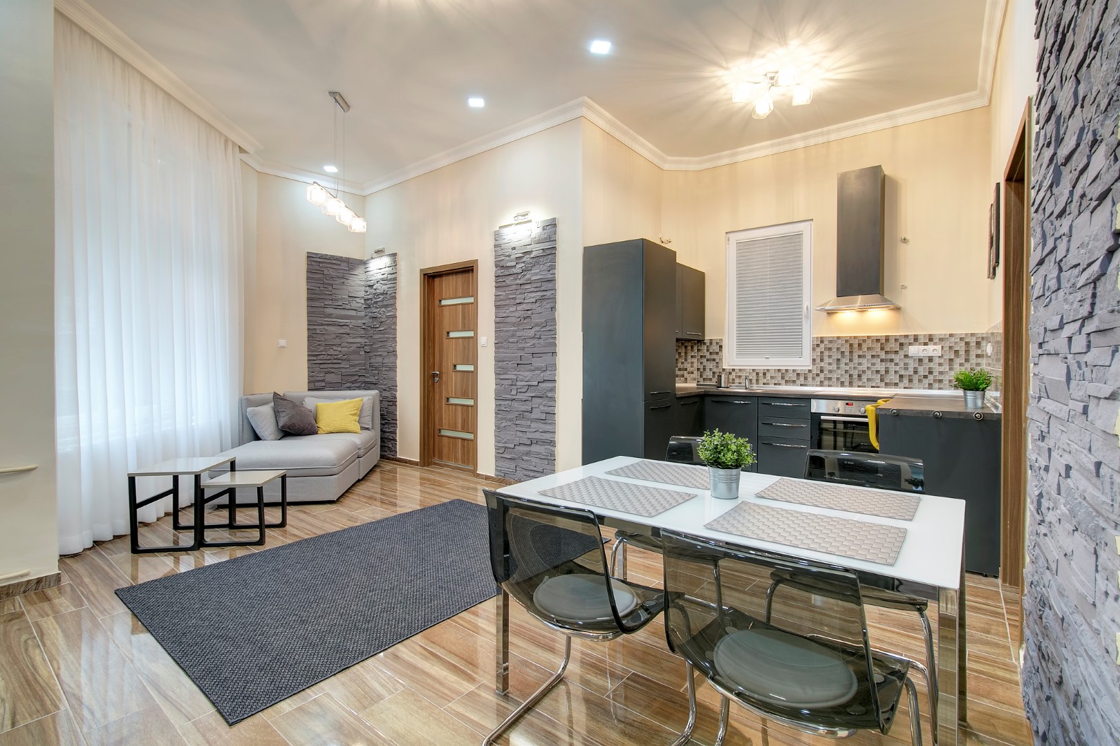 Vaci utca, Hungary, 2 Bedrooms Bedrooms, 1 Room Rooms,2 BathroomsBathrooms,Apartment,For sale,2,1309
