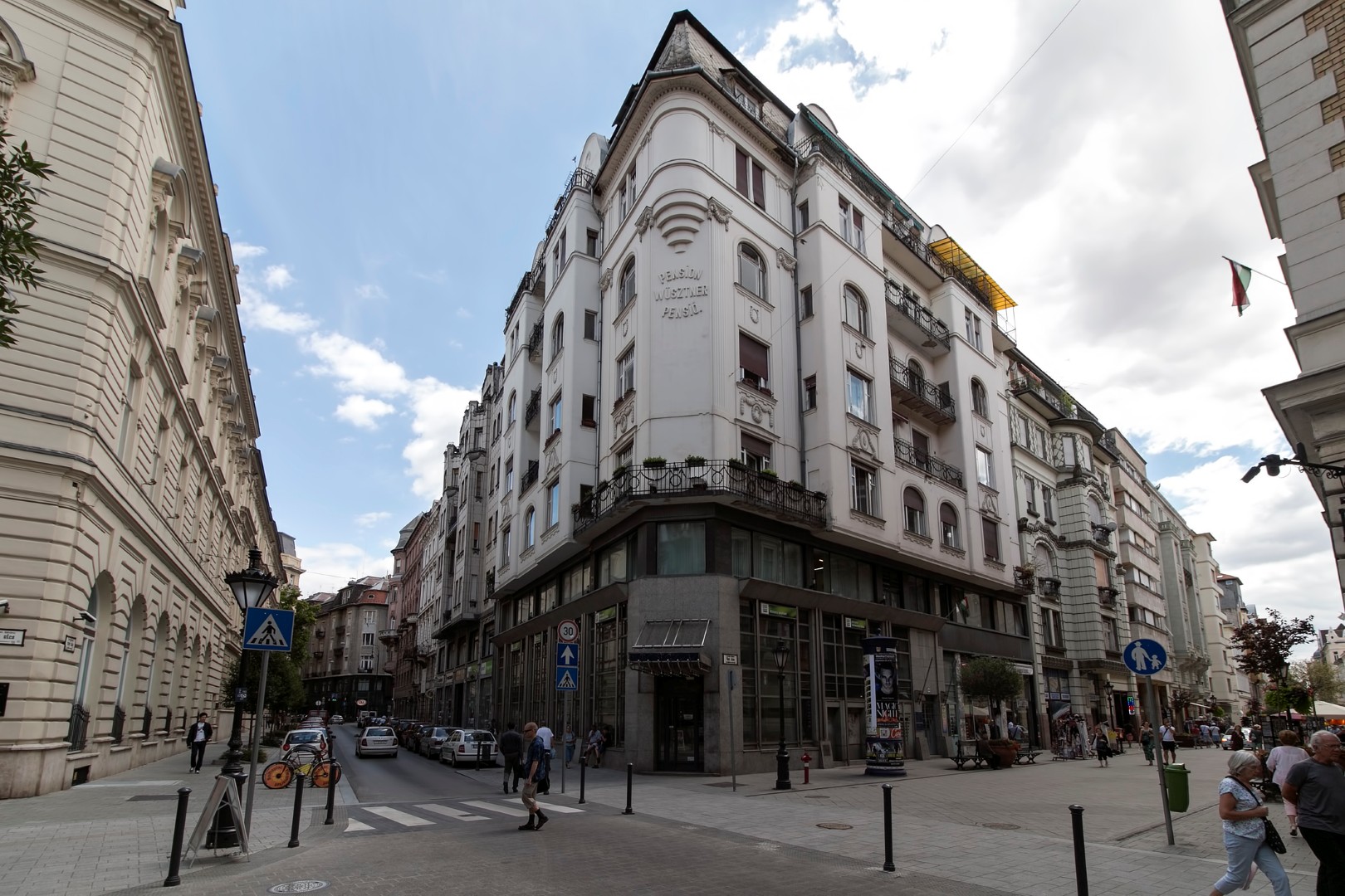 Vaci utca, Hungary, 2 Bedrooms Bedrooms, 1 Room Rooms,2 BathroomsBathrooms,Apartment,For sale,2,1309