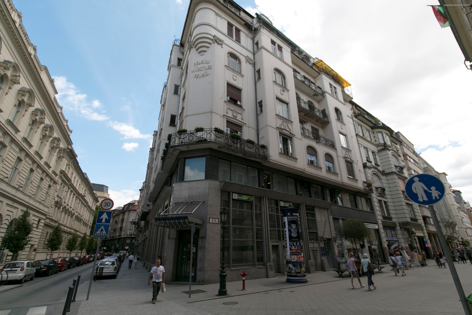 Vaci utca, Hungary, 2 Bedrooms Bedrooms, 1 Room Rooms,2 BathroomsBathrooms,Apartment,For sale,2,1309