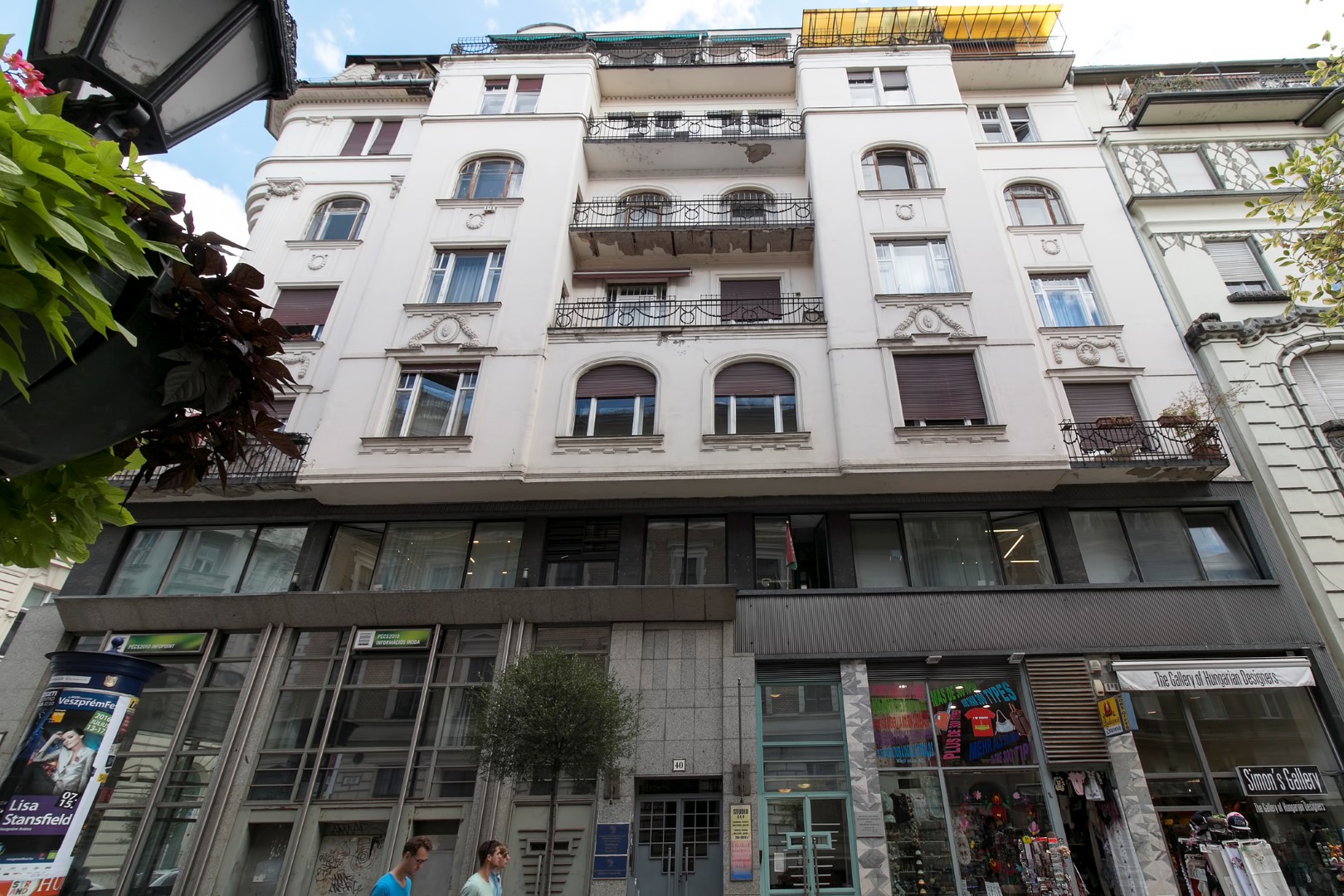 Vaci utca, Hungary, 2 Bedrooms Bedrooms, 1 Room Rooms,2 BathroomsBathrooms,Apartment,For sale,2,1309