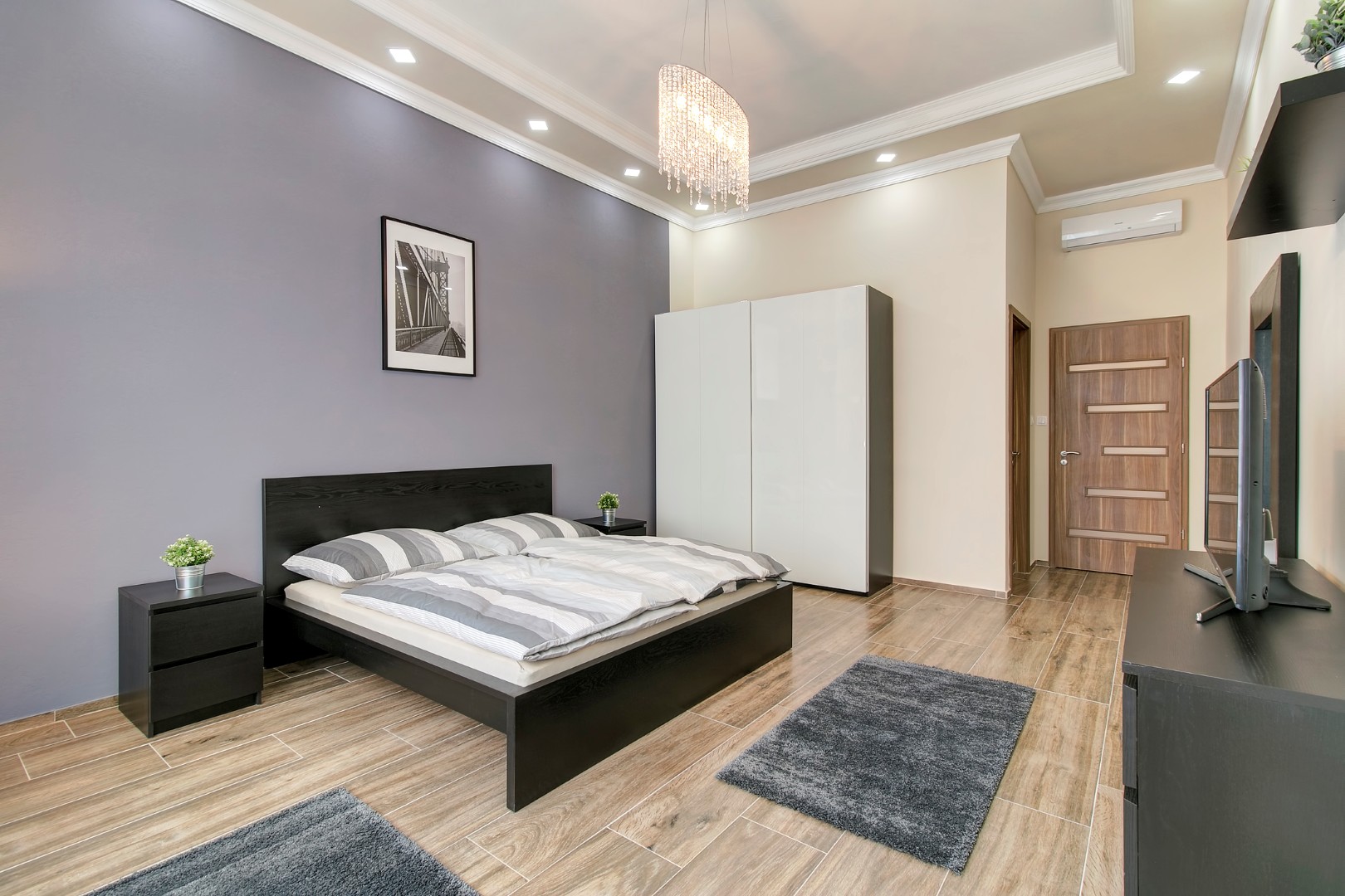 Vaci utca, Hungary, 2 Bedrooms Bedrooms, 1 Room Rooms,2 BathroomsBathrooms,Apartment,For sale,2,1309