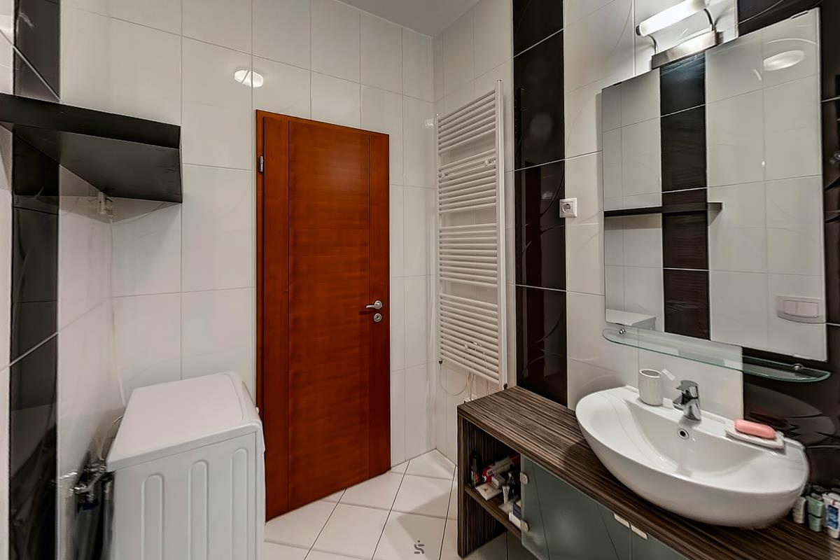 Hungary, 3 Bedrooms Bedrooms, 1 Room Rooms,2 BathroomsBathrooms,Apartment,For sale,1310