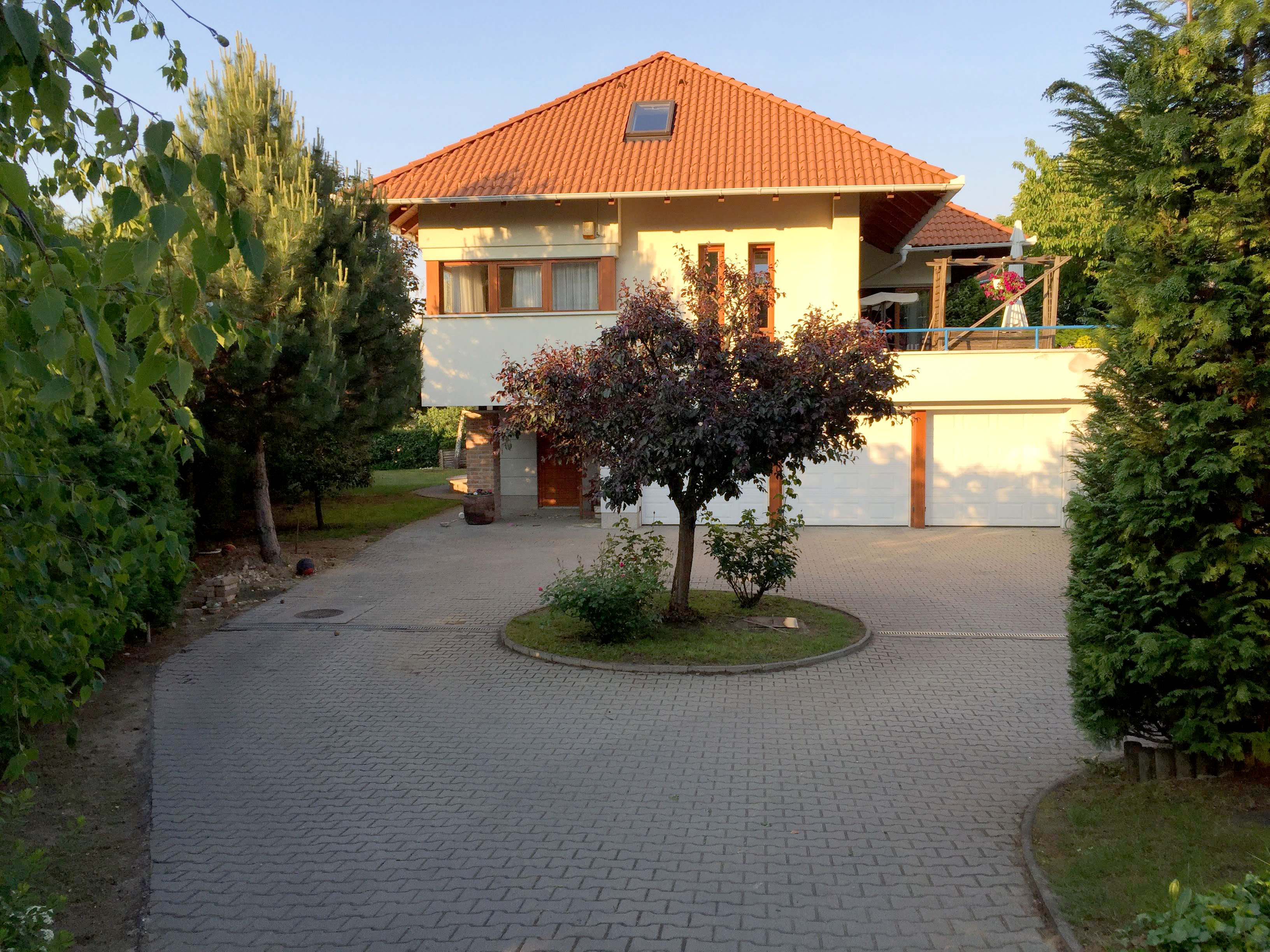 Hungary, 7 Bedrooms Bedrooms, 7 Rooms Rooms,3 BathroomsBathrooms,Apartment,For sale,1314
