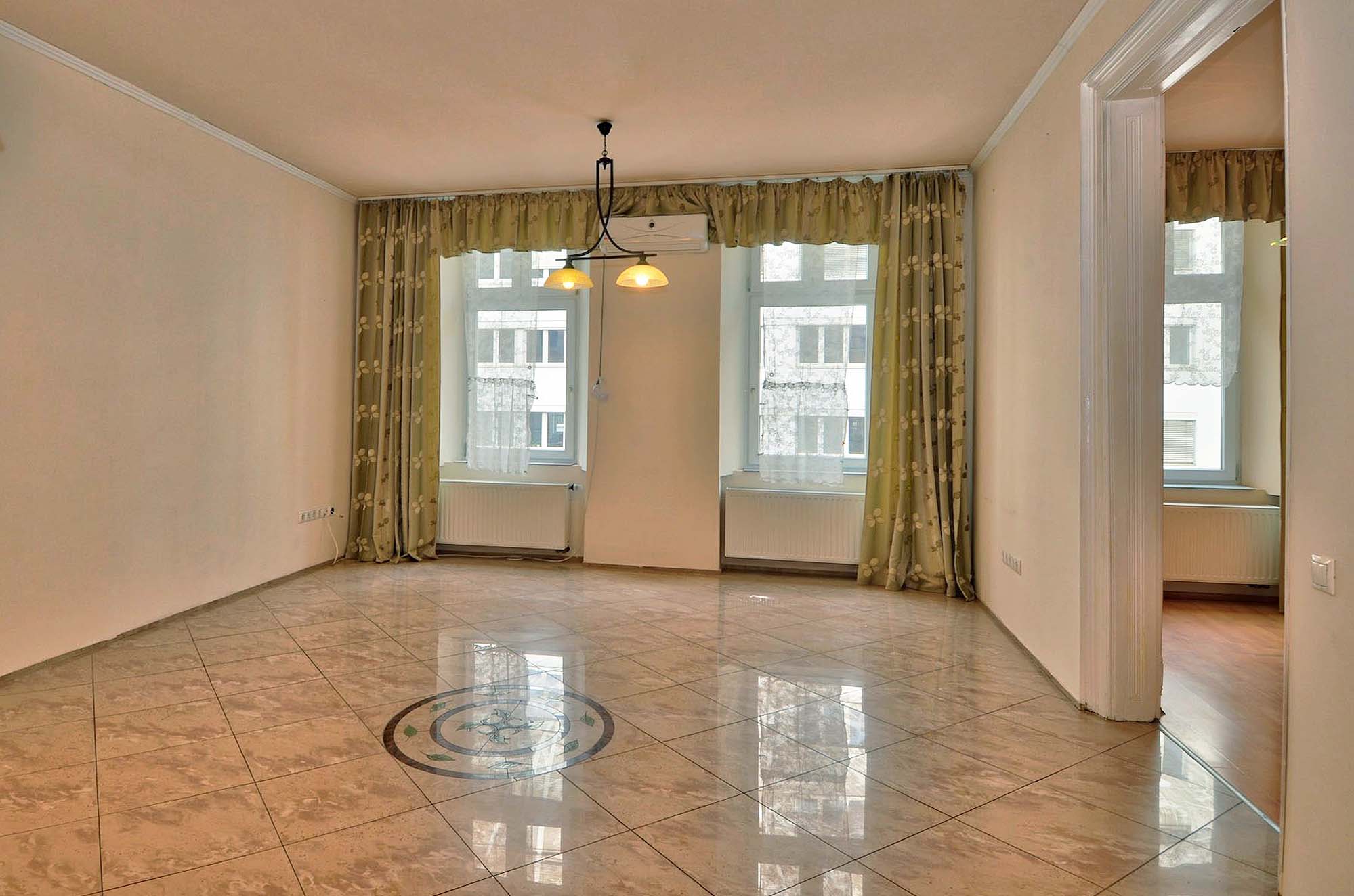 Hungary, 3 Bedrooms Bedrooms, 3 Rooms Rooms,Apartment,For sale,1315