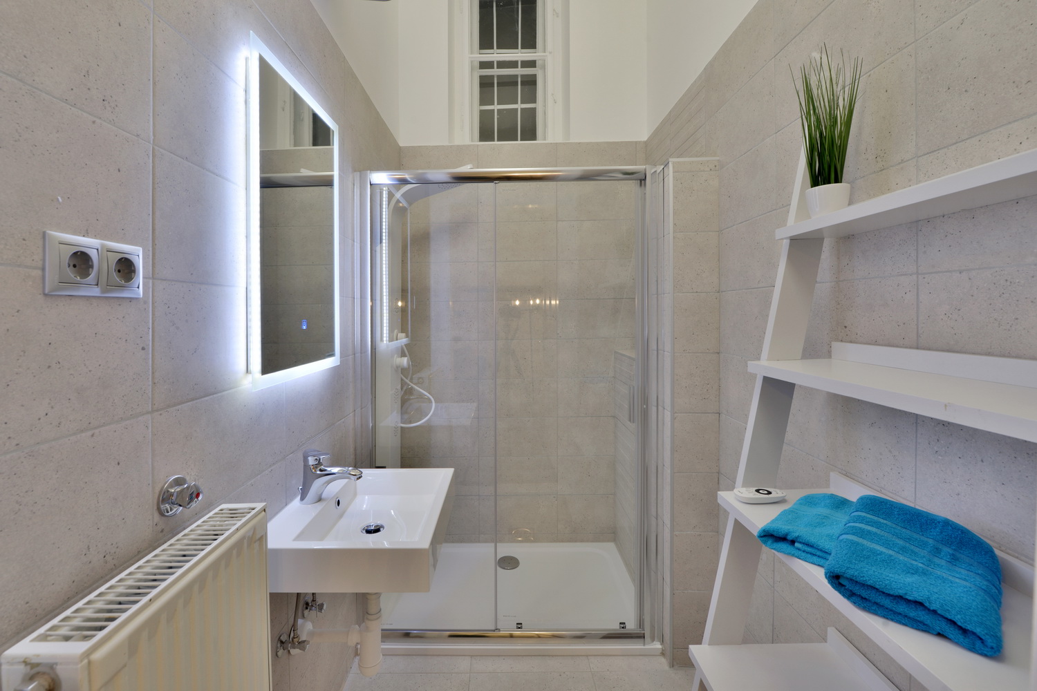Hungary, 1 Bedroom Bedrooms, 2 Rooms Rooms,3 BathroomsBathrooms,Apartment,For sale,4,1317