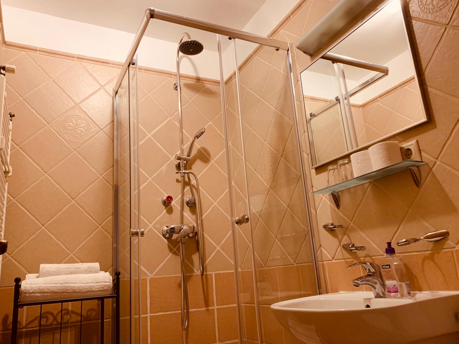 Hungary, 4 Bedrooms Bedrooms, 4 Rooms Rooms,4 BathroomsBathrooms,Apartment,For sale,1333