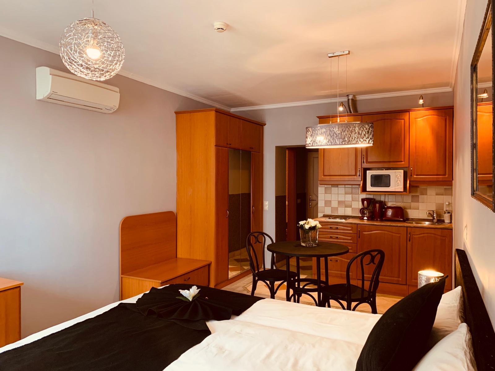 Hungary, 4 Bedrooms Bedrooms, 4 Rooms Rooms,4 BathroomsBathrooms,Apartment,For sale,1333
