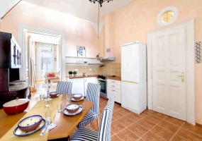 Hungary, 3 Bedrooms Bedrooms, ,Apartment,For sale,1376