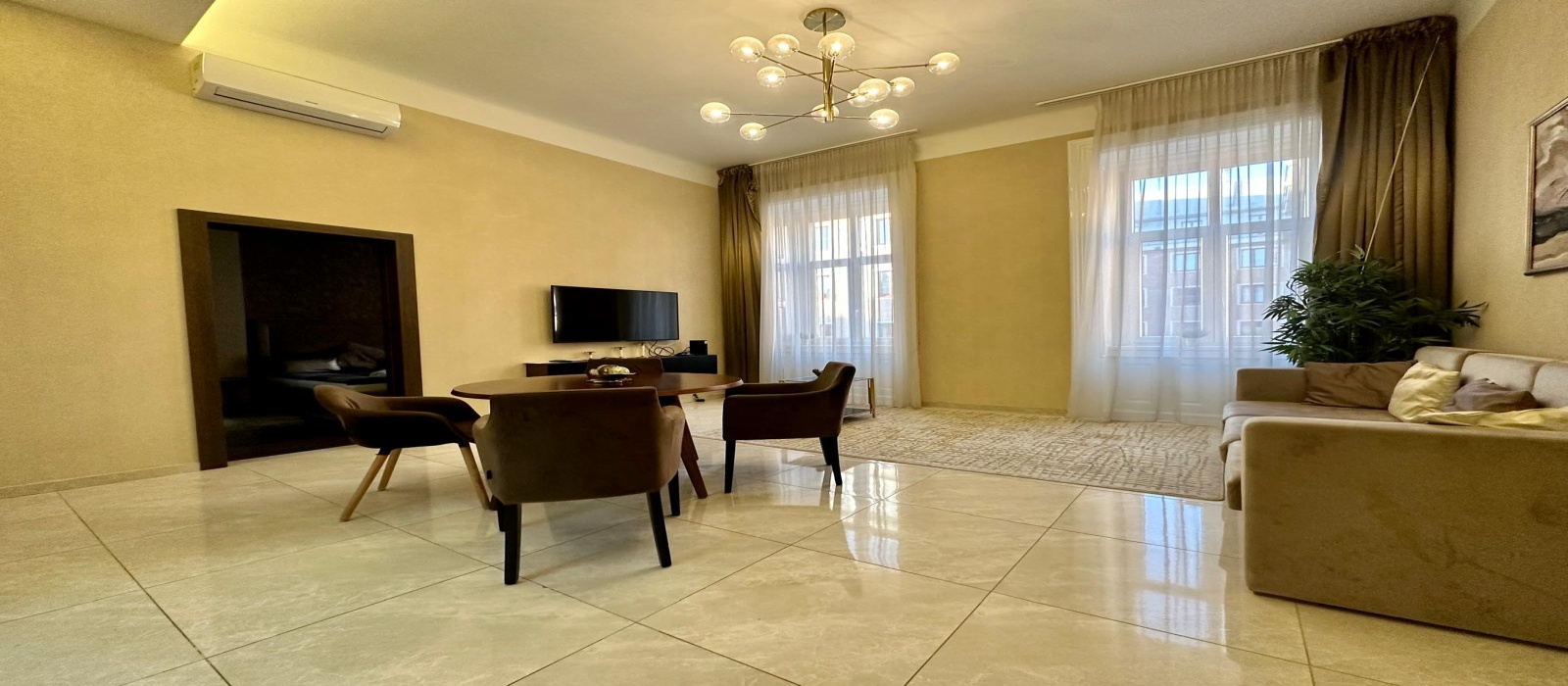 Hungary, 2 Bedrooms Bedrooms, ,2 BathroomsBathrooms,Apartment,For sale,1400