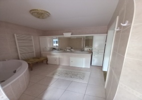 Hungary, 5 Bedrooms Bedrooms, 5 Rooms Rooms,Villa,For sale,1403