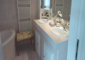 Hungary, 5 Bedrooms Bedrooms, 5 Rooms Rooms,Villa,For sale,1403