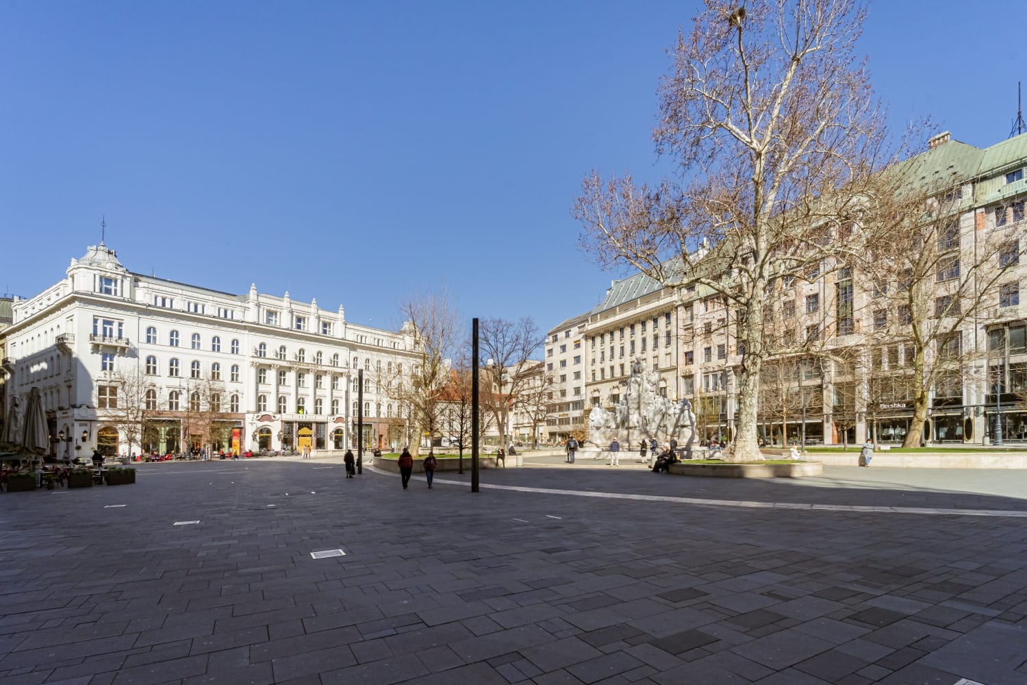 Hungary, 3 Bedrooms Bedrooms, ,2 BathroomsBathrooms,Apartment,For sale,1410