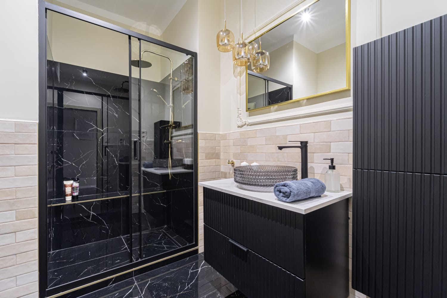 Hungary, 3 Bedrooms Bedrooms, ,2 BathroomsBathrooms,Apartment,For sale,1410